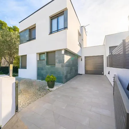 Villa Beautiful Near Montgri Natural Park *